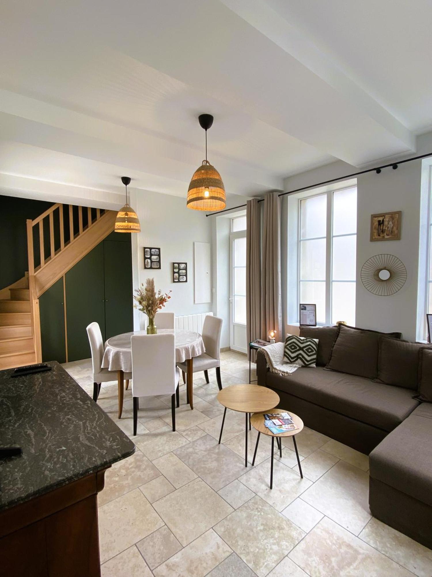 Maison 2 Chambres Avec Parking Et Jardin Noyon Esterno foto