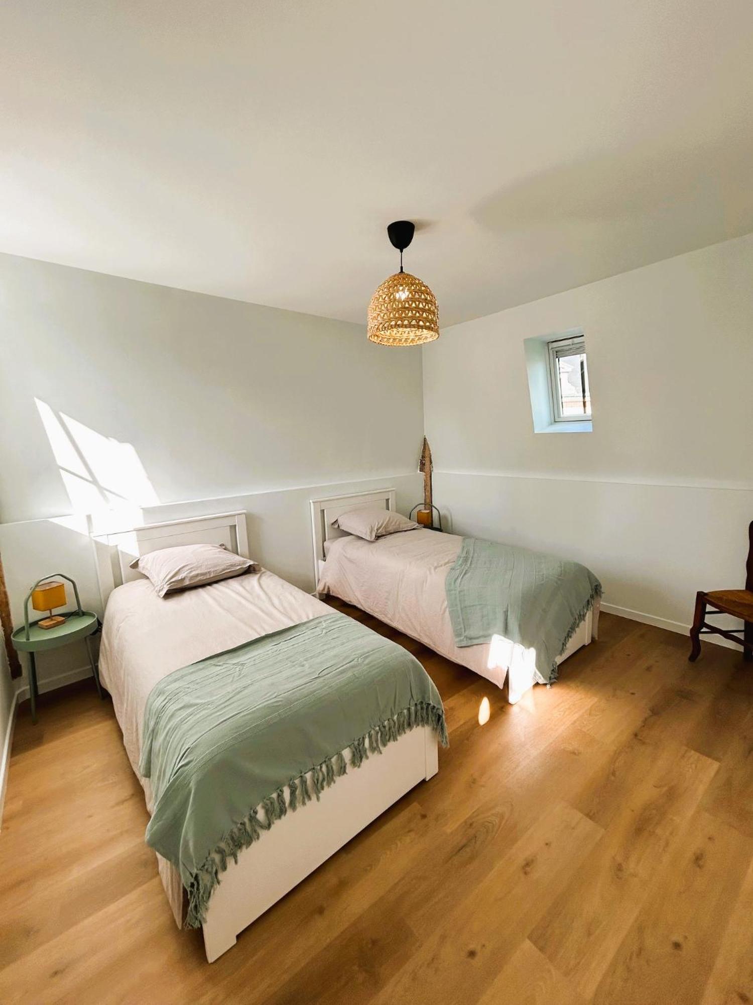 Maison 2 Chambres Avec Parking Et Jardin Noyon Esterno foto